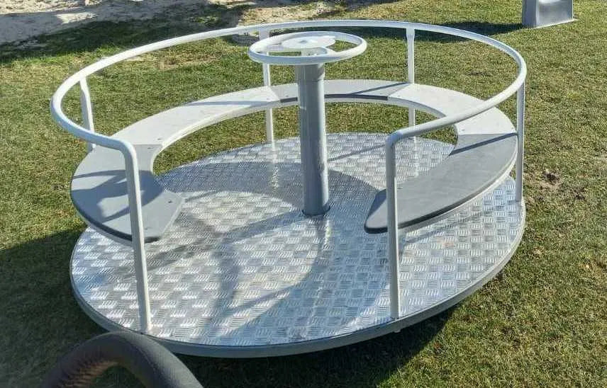 Karuselė žaidimų aikštelėms